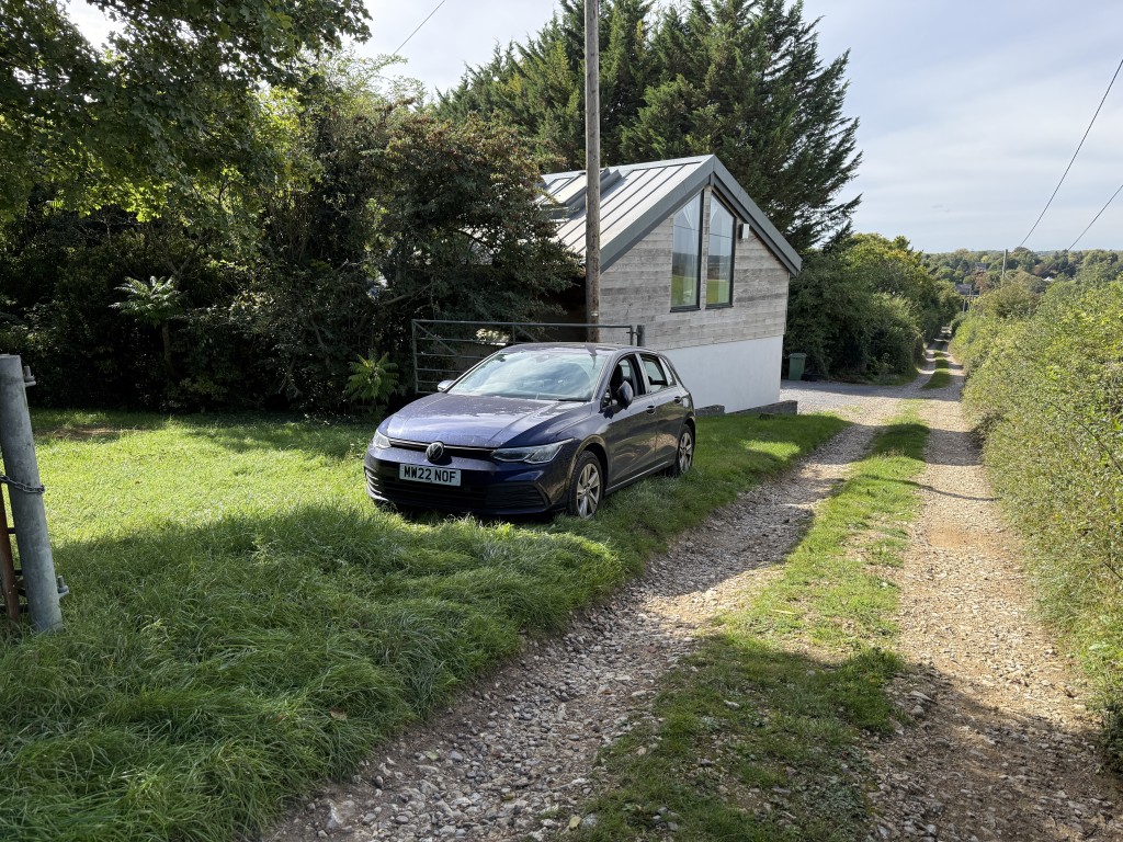 Lot: 47 - APPROXIMATELY HALF AN ACRE OF LAND WITH VACANT POSSESSION - Green Lane and entrance to land